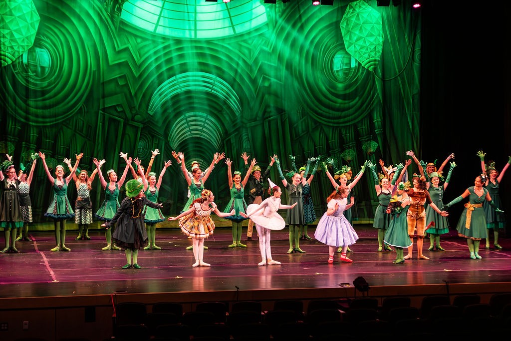 EMERALD CITY GREAT HALL Professional Scenic Wizard of Oz Backdrop